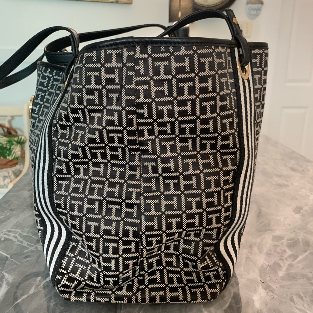 Tommy Hilfiger Geometric Black and White Tote - Picture 6 of 7